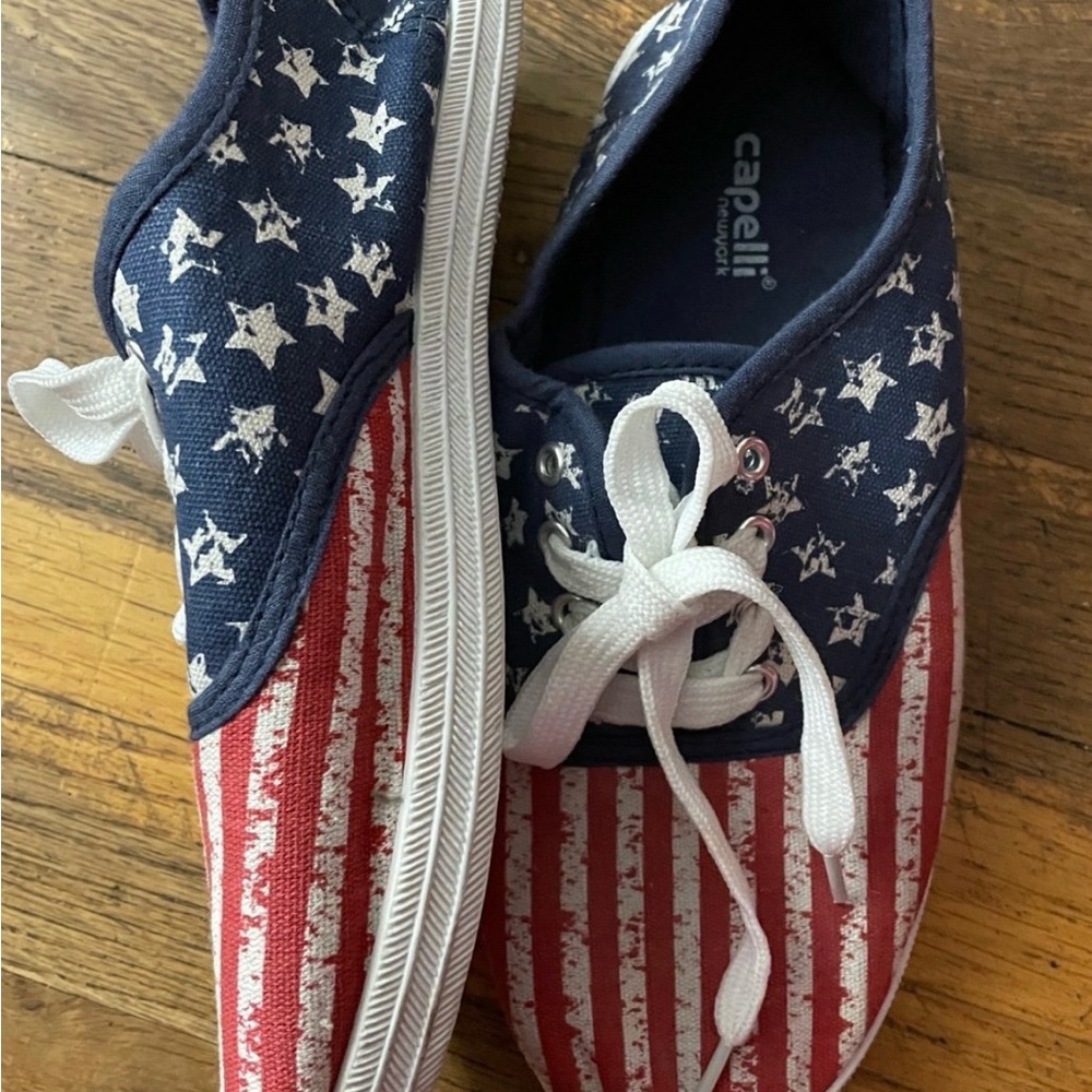 Capelli Of New York American Flag Shoes size 6 Americana Festive Retro